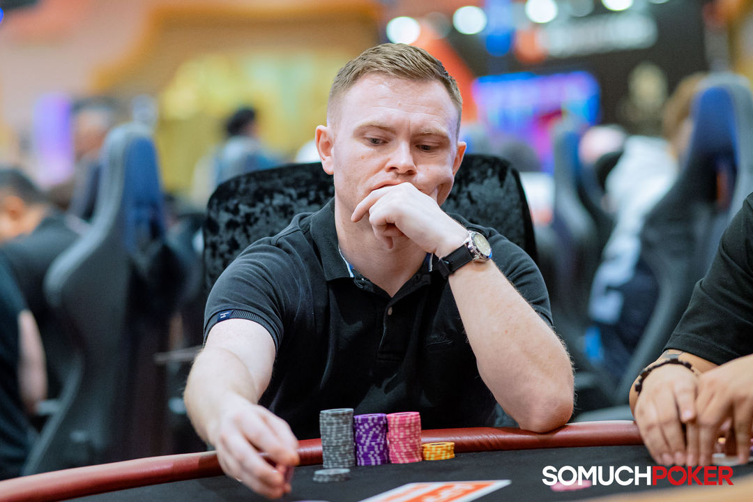 Manila Megastack 23, Daire Burke